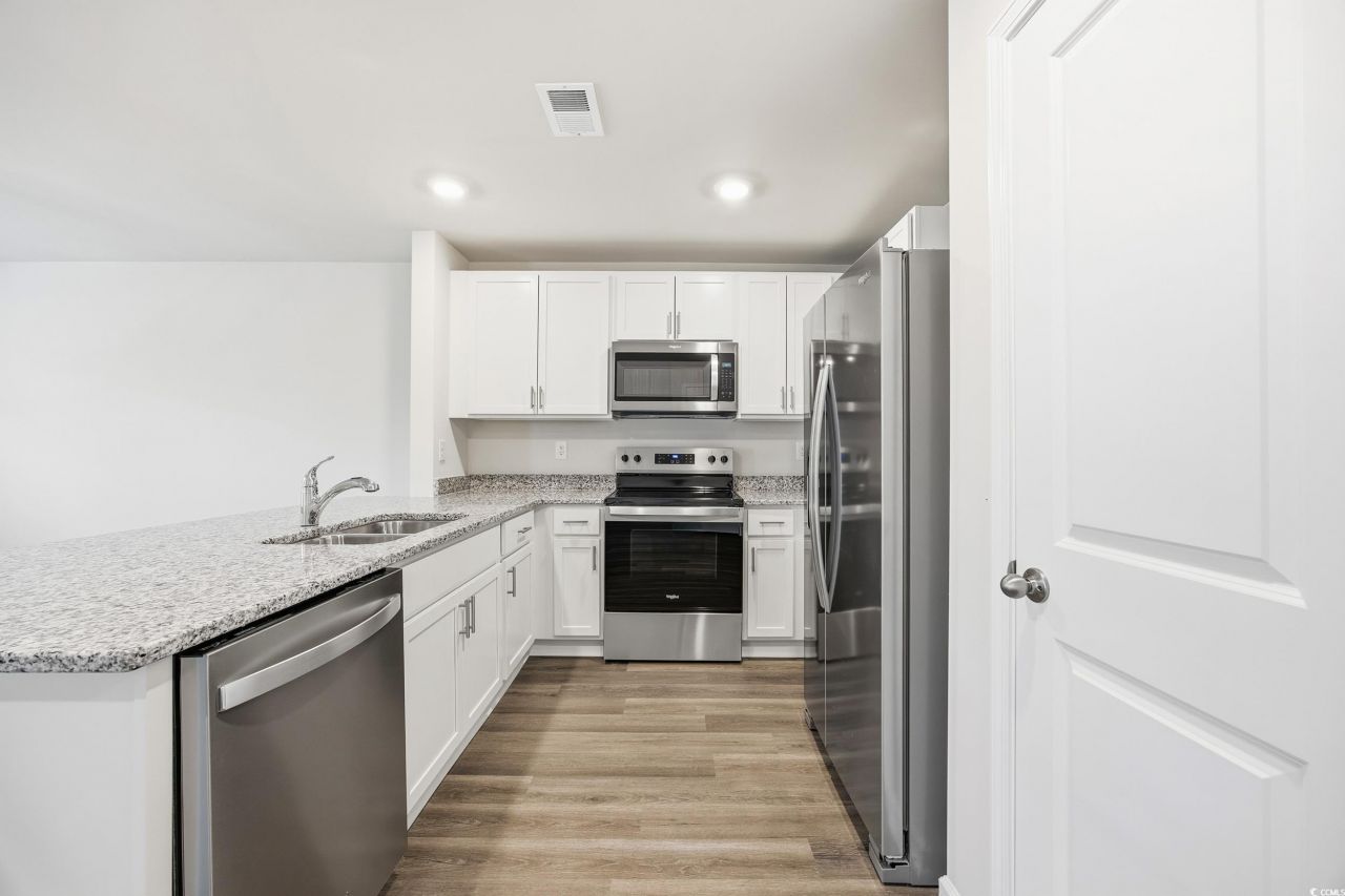 322 Honeystone St Photo 8