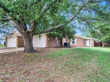 7600 Silveridge Drive, Fort Worth, TX 76133