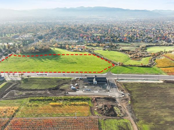 Hillcrest Road, Unit 103, Medford, OR 97504