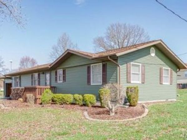 1458 N Carlyle Road, Vandalia, IL 62471