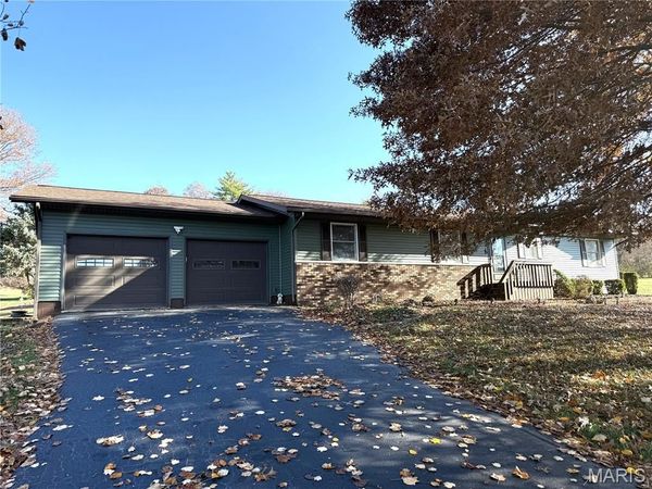 1458 N Carlyle Road, Vandalia, IL 62471