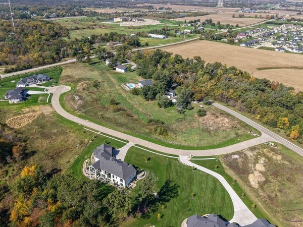 1917 Kaylin Court, Robins, IA 52328