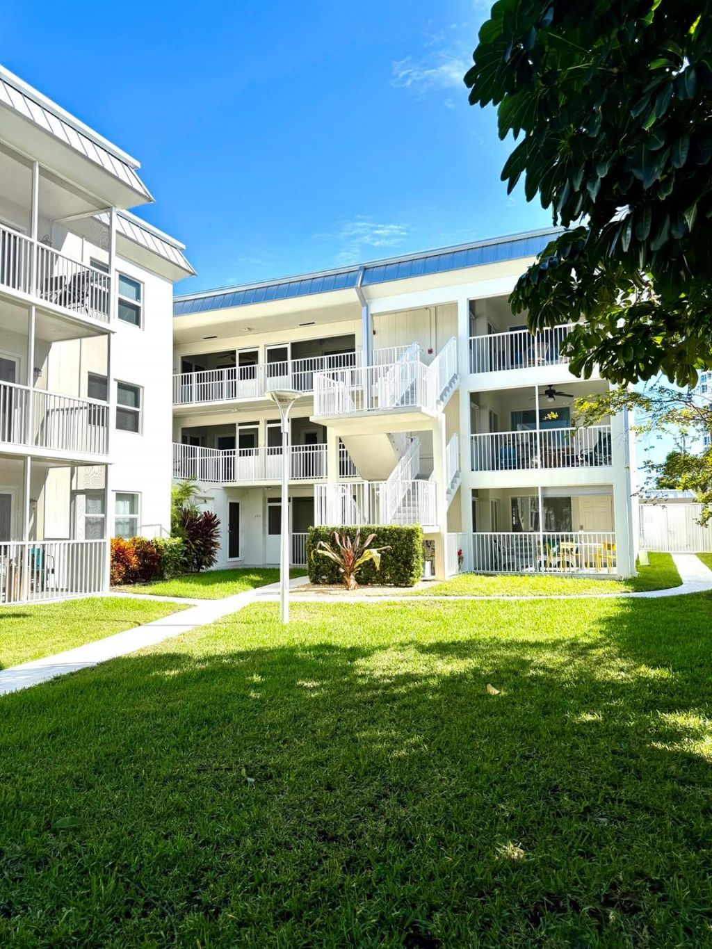 1439 S Ocean Boulevard, Unit 303, Lauderdale by the Sea, FL 33062 Photo