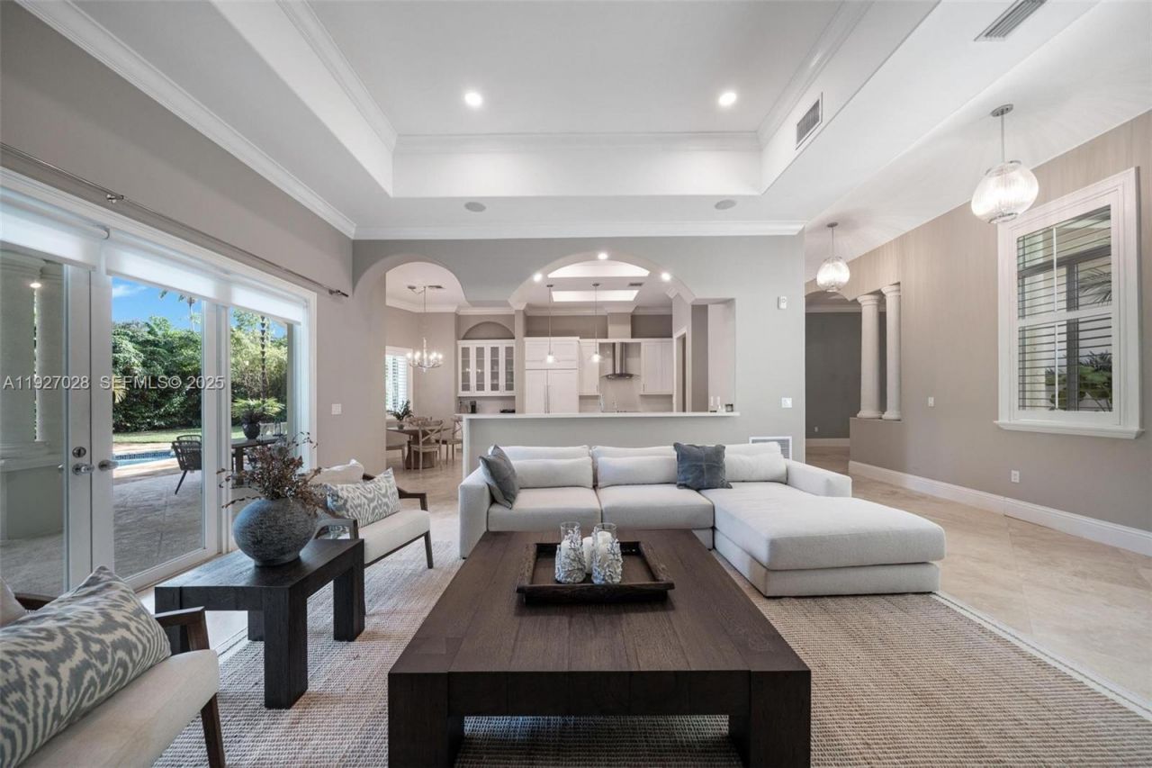 6890 SW 94th St, Pinecrest, FL 33156 Photo