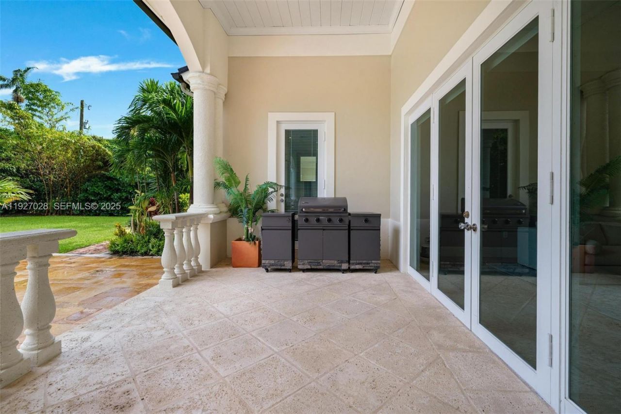 6890 SW 94th St, Pinecrest, FL 33156 Photo