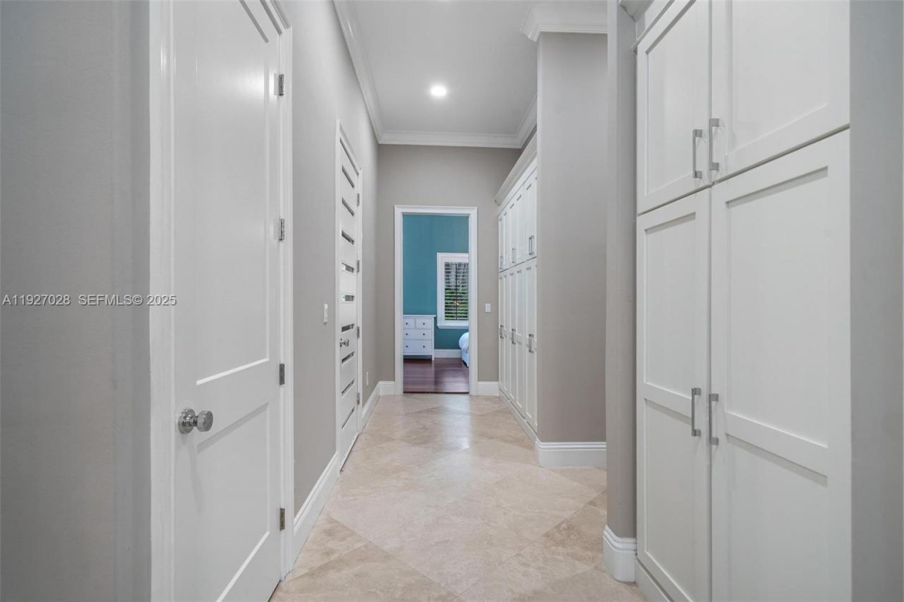 6890 SW 94th St, Pinecrest, FL 33156 Photo