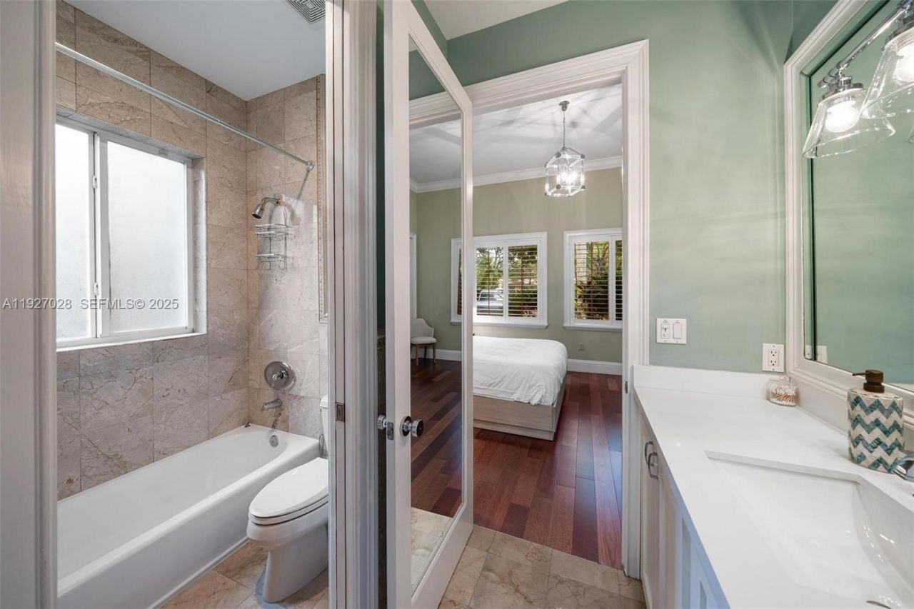 6890 SW 94th St, Pinecrest, FL 33156 Photo