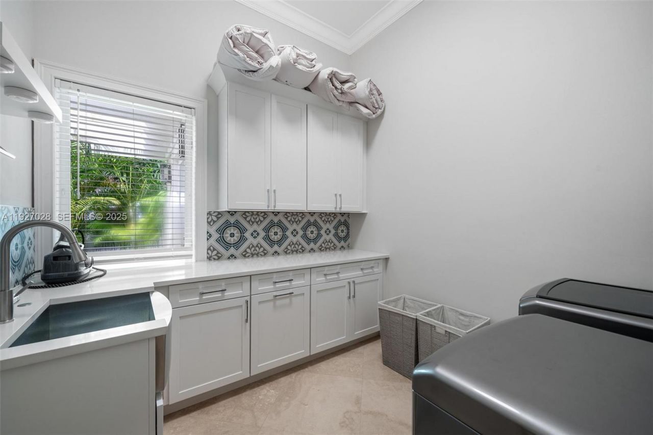 6890 SW 94th St, Pinecrest, FL 33156 Photo