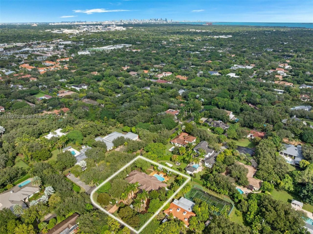 6890 SW 94th St, Pinecrest, FL 33156 Photo