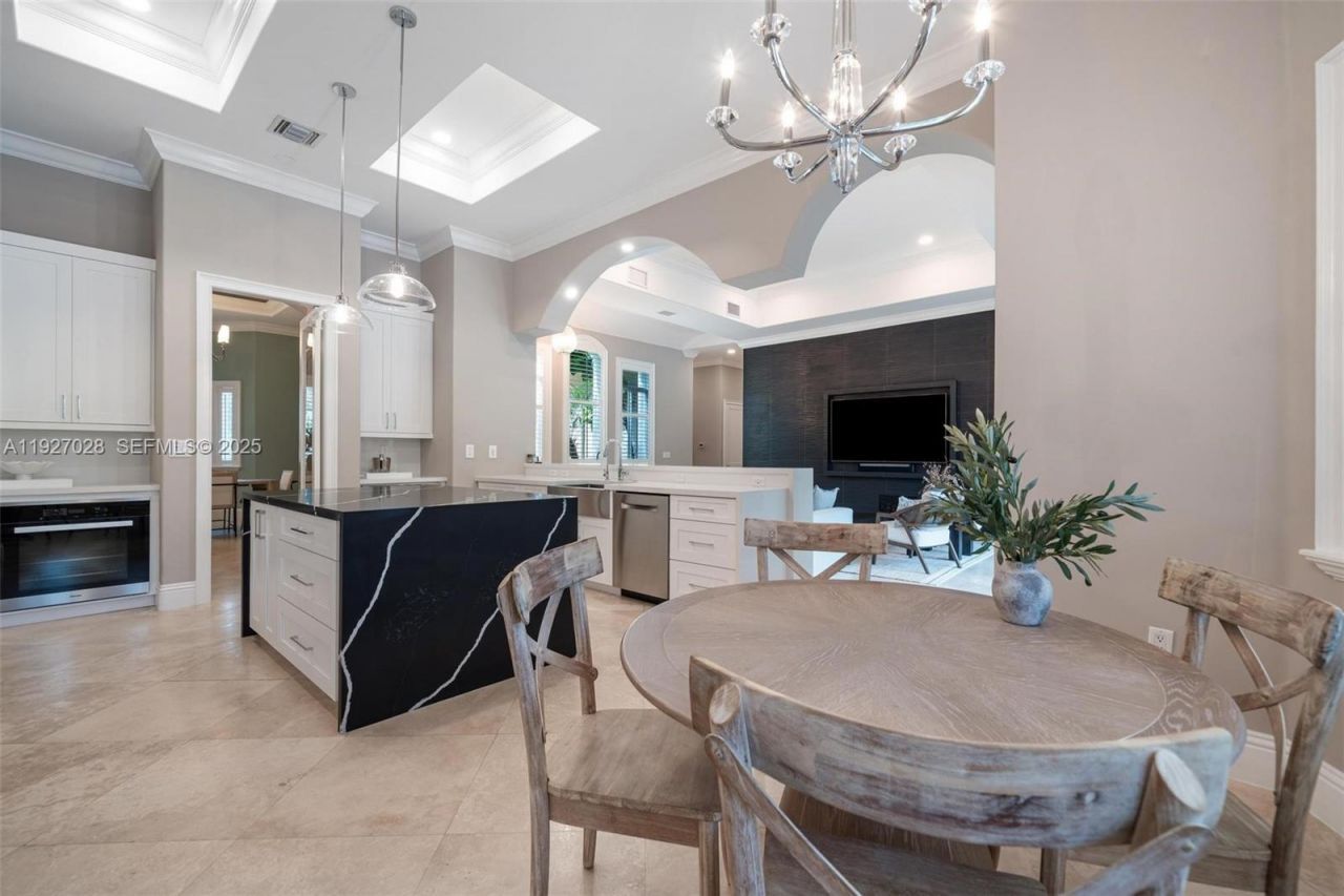 6890 SW 94th St, Pinecrest, FL 33156 Photo