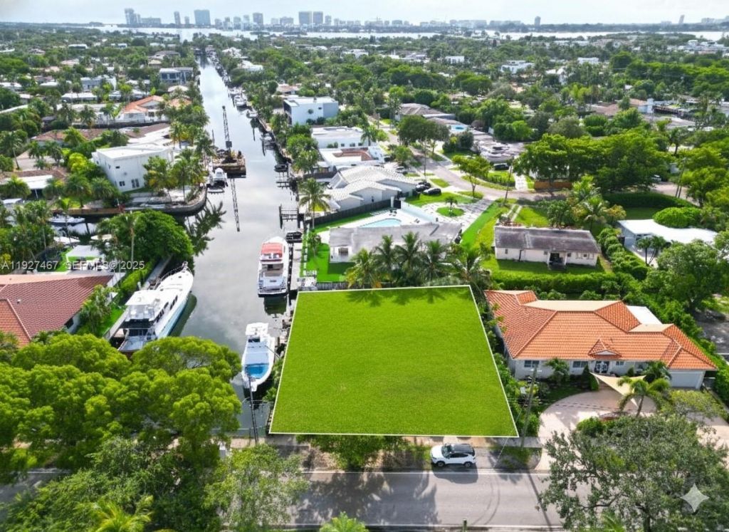 12735 Ixora Rd, North Miami, FL 33181 Photo