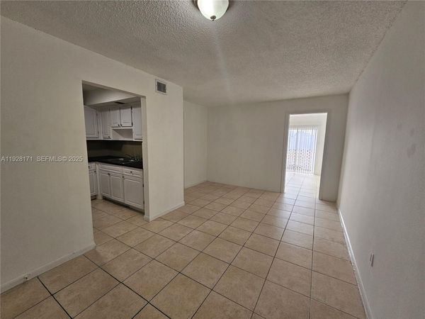 3610 NW 21st St, Unit 206, Lauderdale Lakes, FL 33311