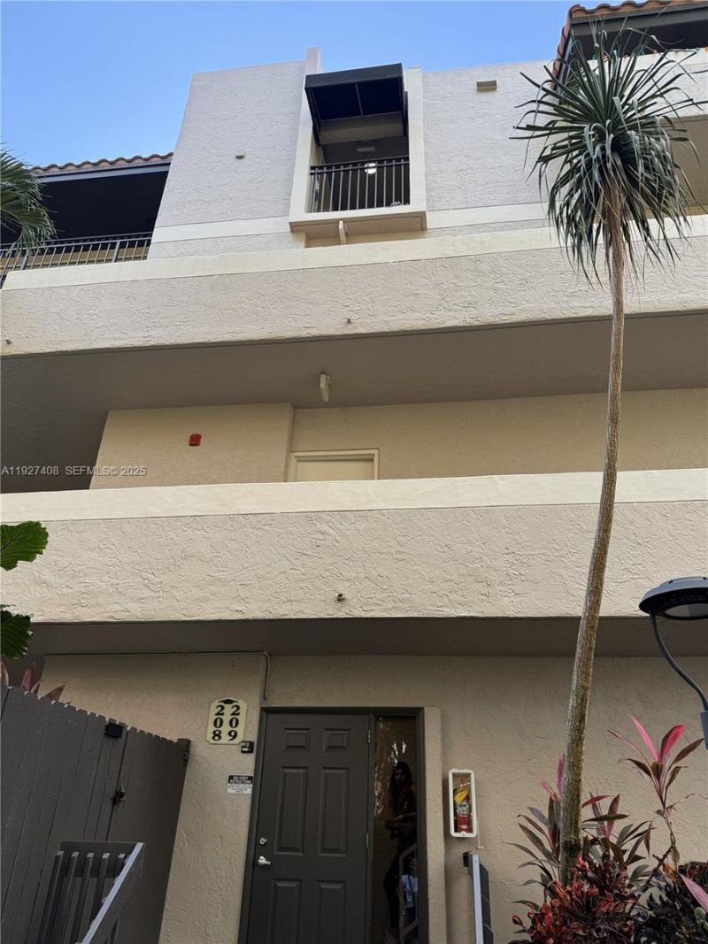 9001 SW 94th St, Unit 208, Miami, FL 33176 Photo