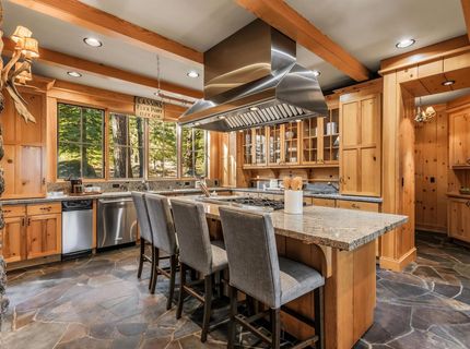 8745 Lahontan Drive, Truckee, CA 96161 Photo