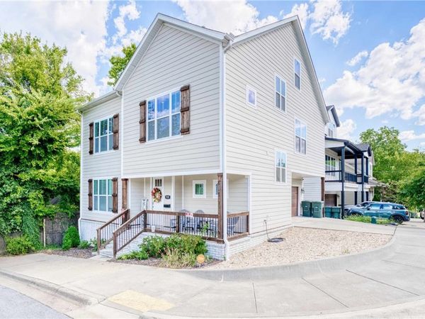 925 W Eagle Street , Fayetteville, AR 72701