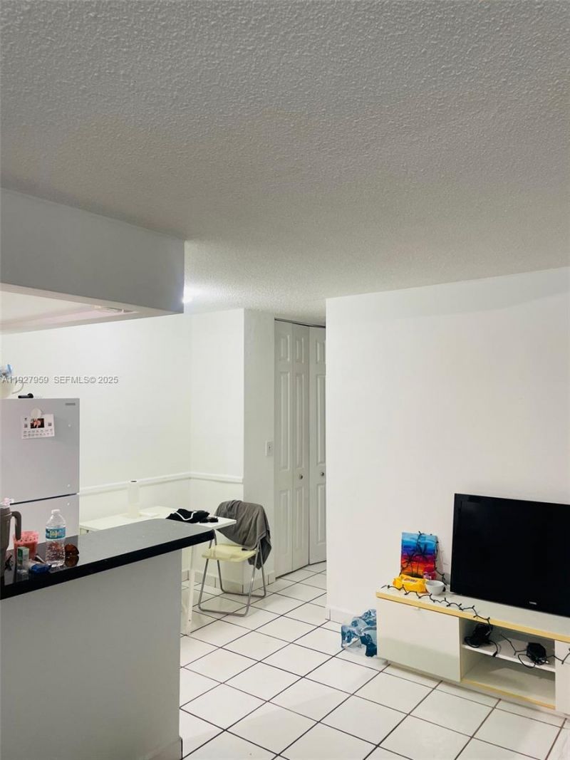 335 Collins Ave, Unit 302, Miami Beach, FL 33139 Photo