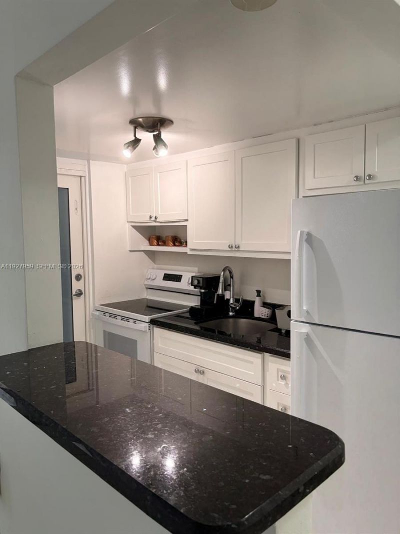 335 Collins Ave, Unit 302, Miami Beach, FL 33139 Photo