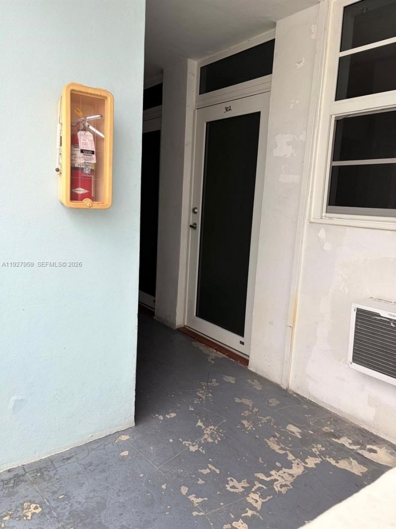 335 Collins Ave, Unit 302, Miami Beach, FL 33139 Photo