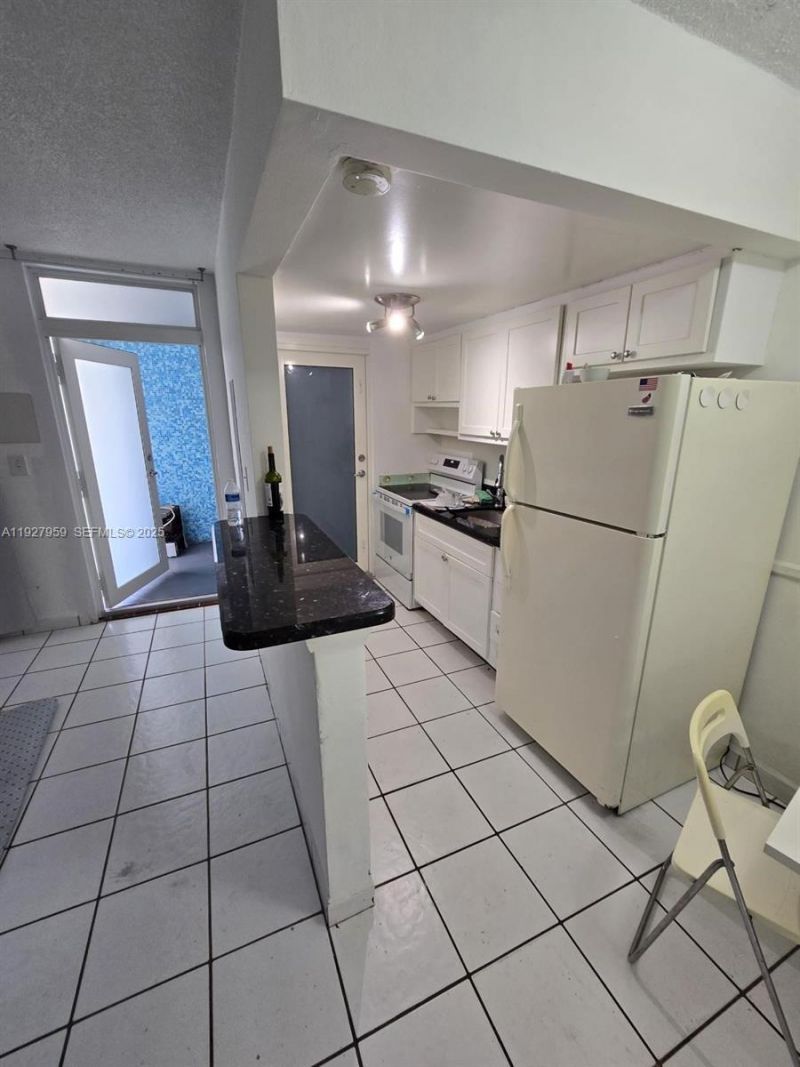 335 Collins Ave, Unit 302, Miami Beach, FL 33139 Photo