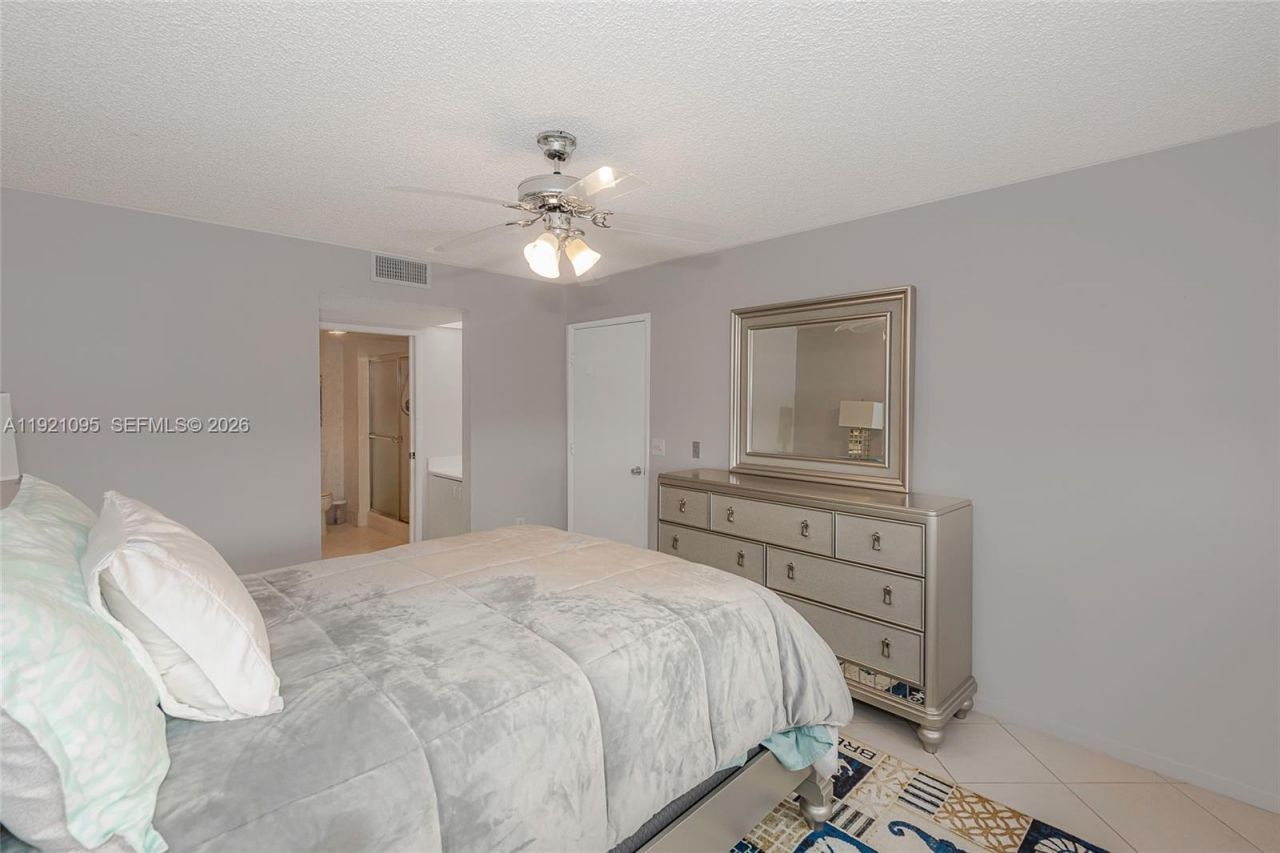 950 SW 138th Ave, Unit 409B, Pembroke Pines, FL 33027 Photo