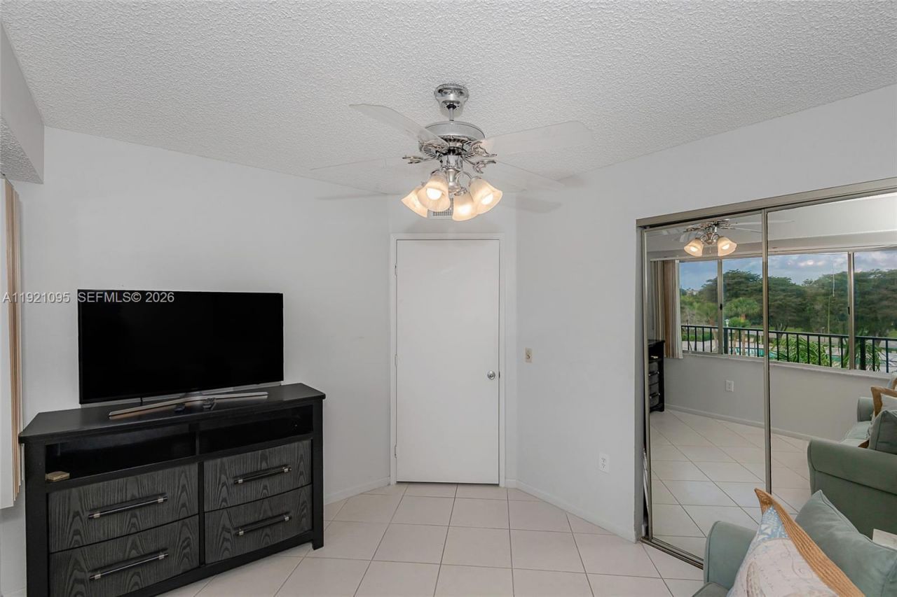 950 SW 138th Ave, Unit 409B, Pembroke Pines, FL 33027 Photo
