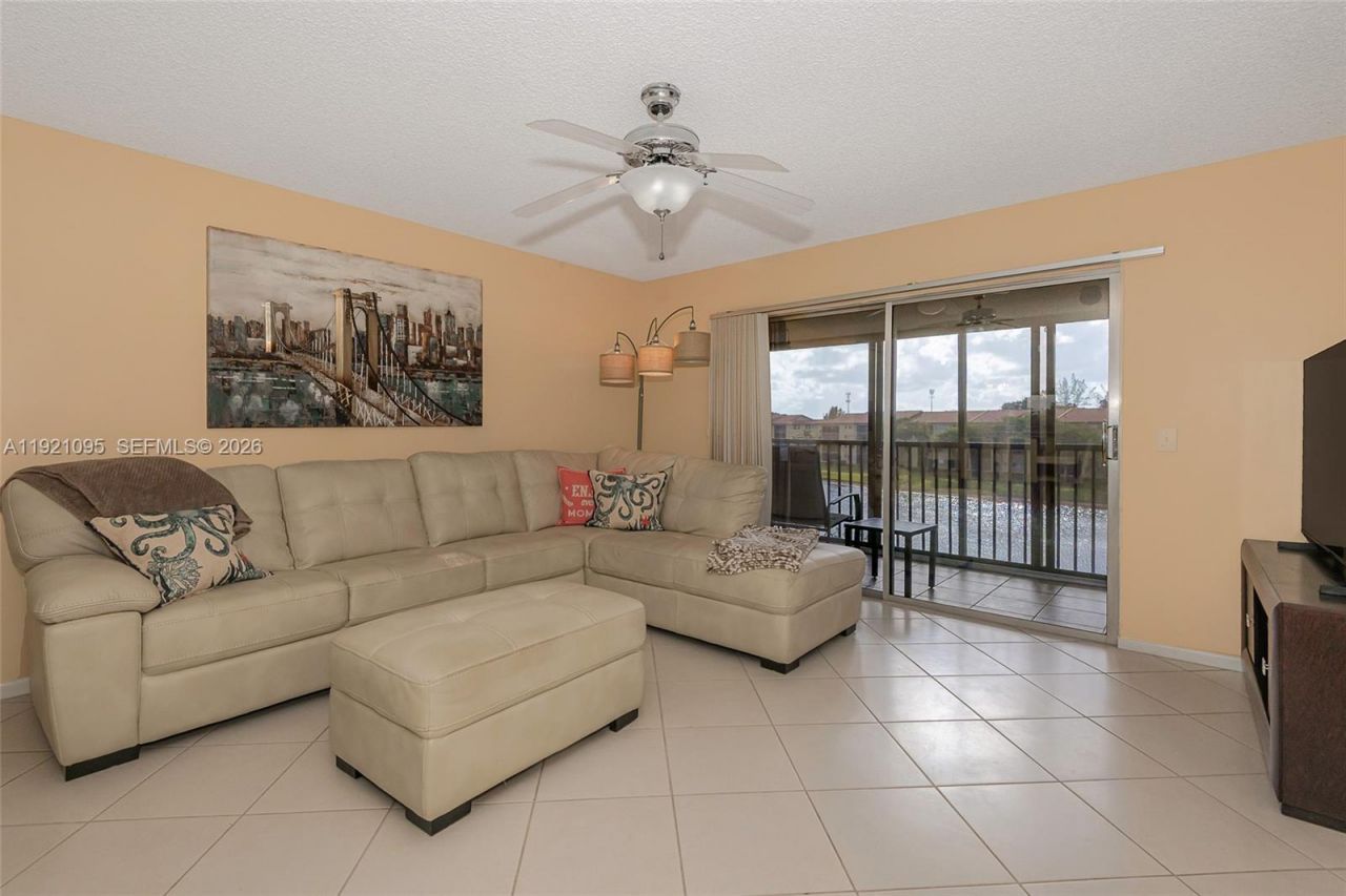 950 SW 138th Ave, Unit 409B, Pembroke Pines, FL 33027 Photo