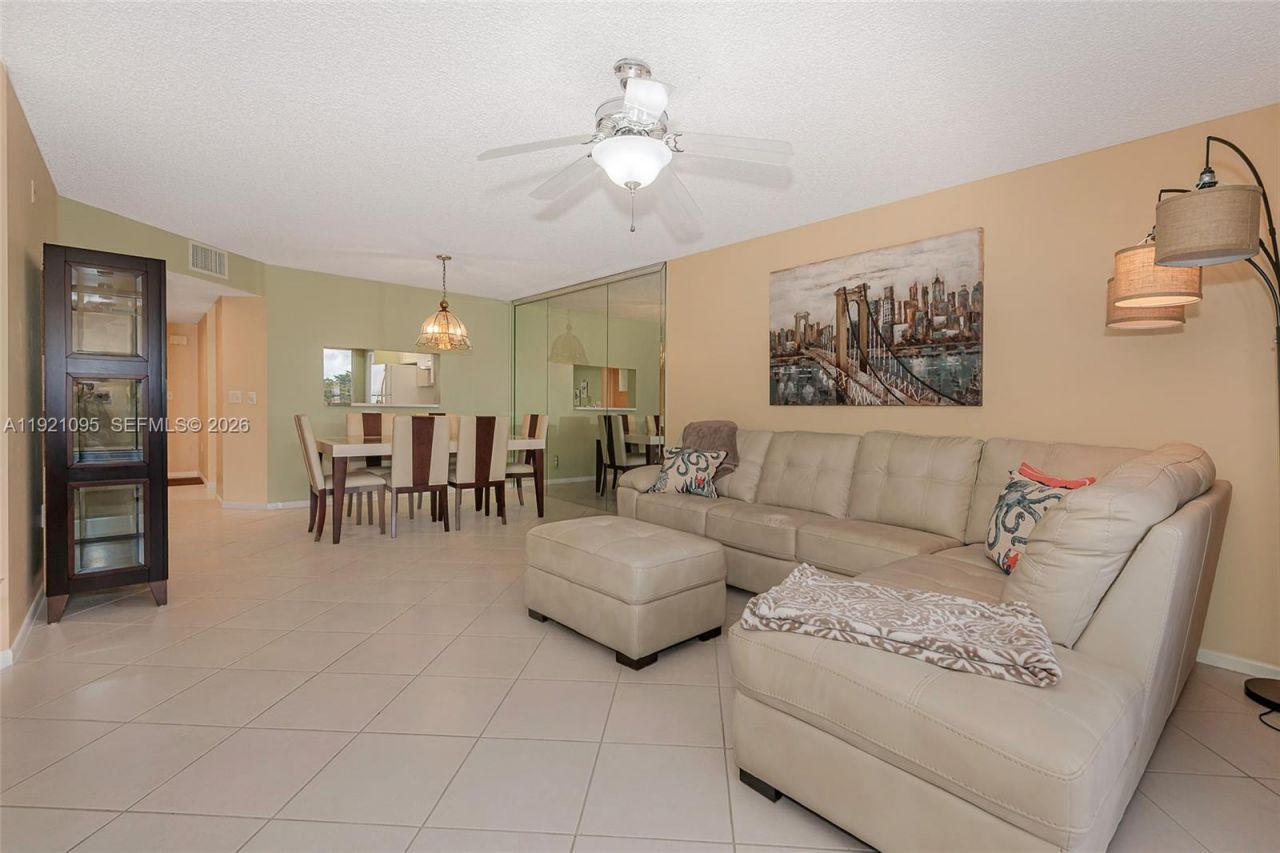 950 SW 138th Ave, Unit 409B, Pembroke Pines, FL 33027 Photo
