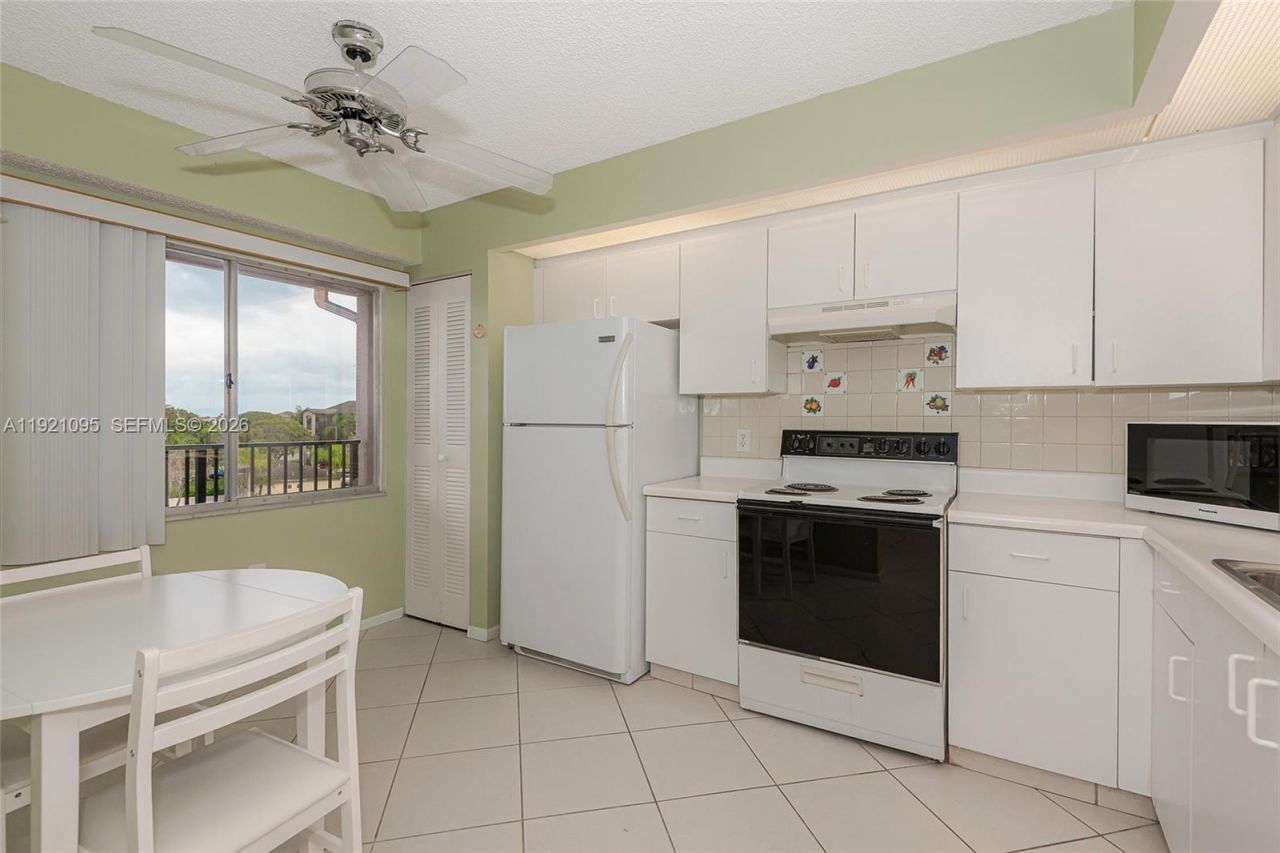 950 SW 138th Ave, Unit 409B, Pembroke Pines, FL 33027 Photo