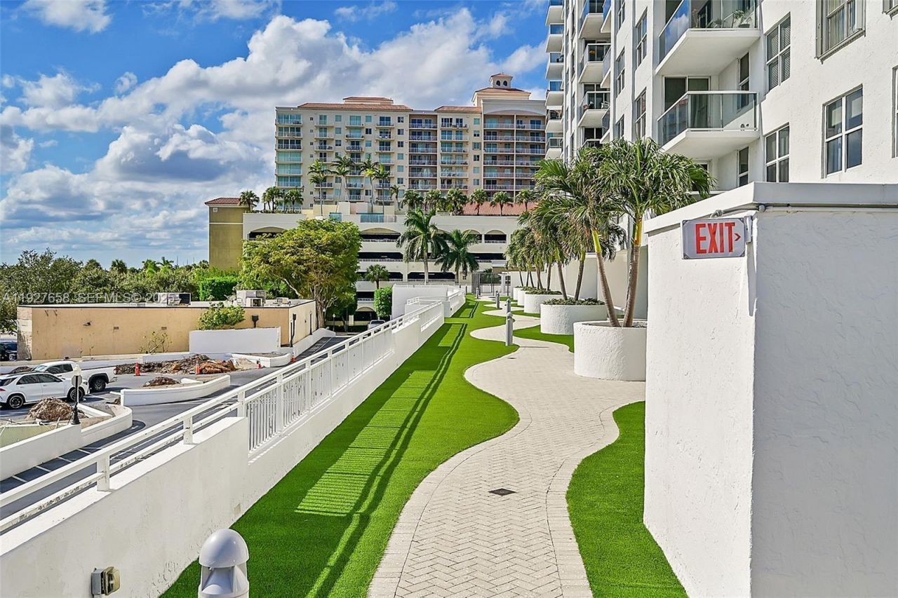 3015 N Ocean Blvd, Unit 19H, Fort Lauderdale, FL 33308 Photo