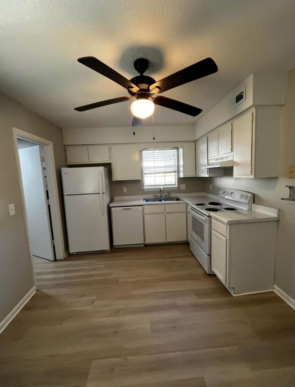 1508 Nantahala Boulevard Photo 8