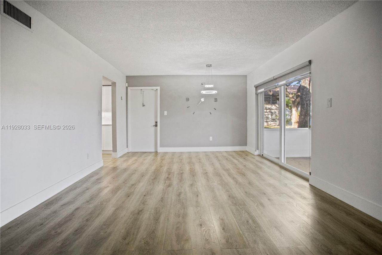 370 E Laurel Dr, Unit 3 E, Margate, FL 33063 Photo