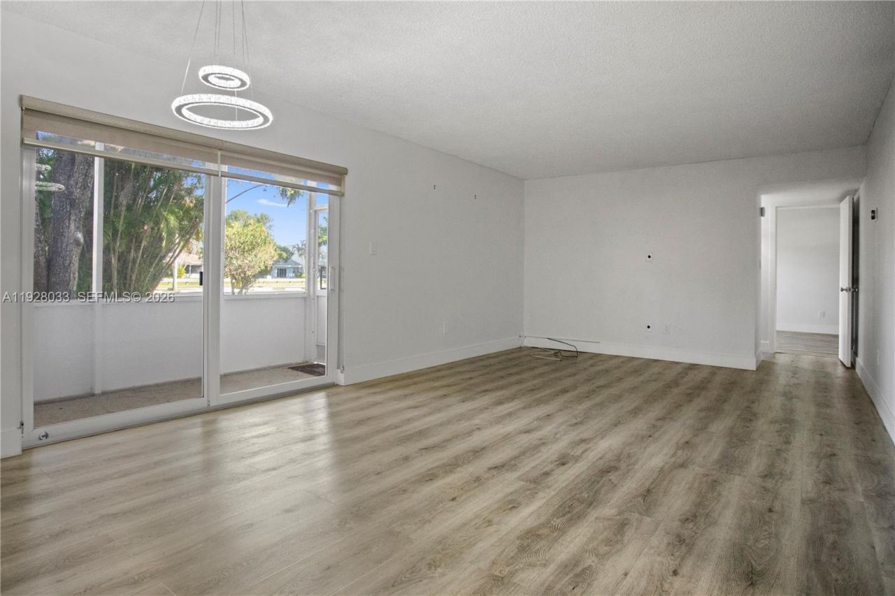 370 E Laurel Dr, Unit 3 E, Margate, FL 33063 Photo