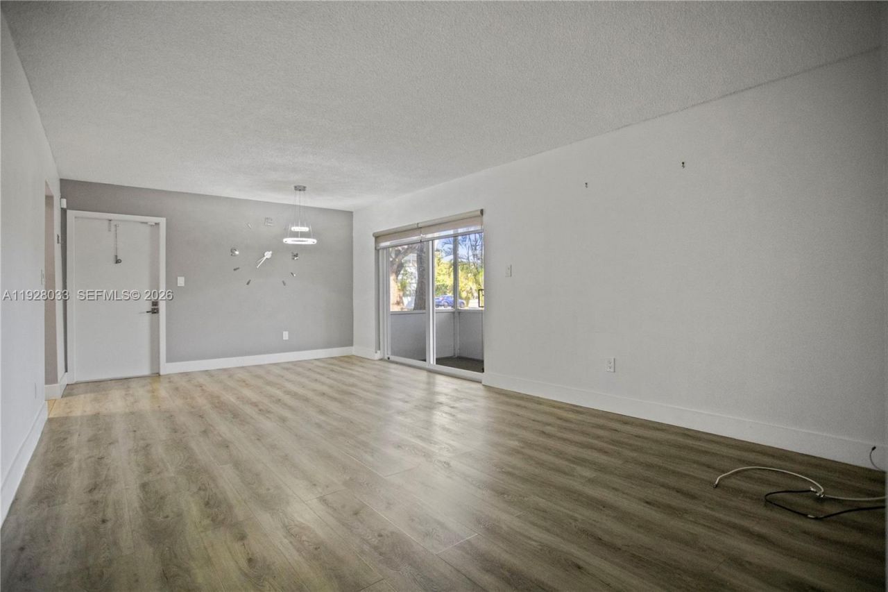 370 E Laurel Dr, Unit 3 E, Margate, FL 33063 Photo