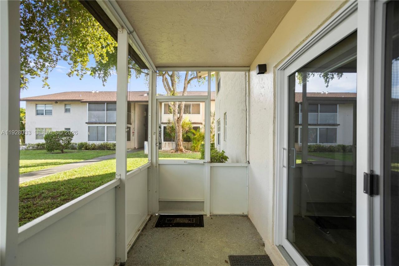 370 E Laurel Dr, Unit 3 E, Margate, FL 33063 Photo