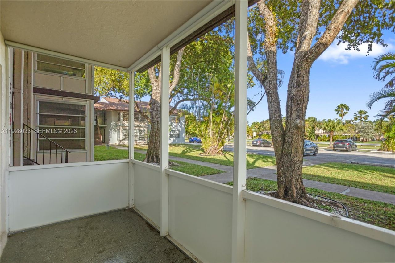 370 E Laurel Dr, Unit 3 E, Margate, FL 33063 Photo