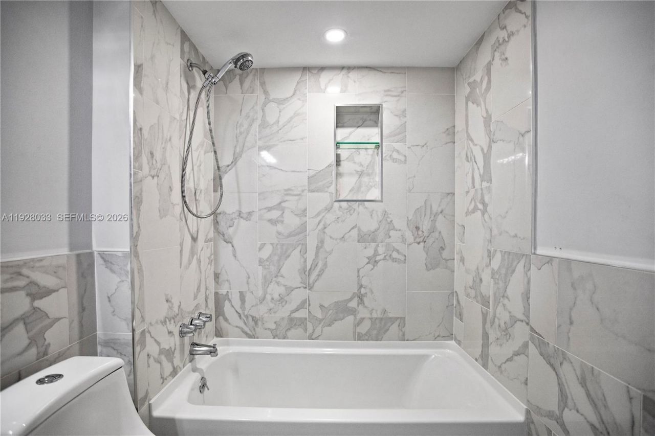 370 E Laurel Dr, Unit 3 E, Margate, FL 33063 Photo