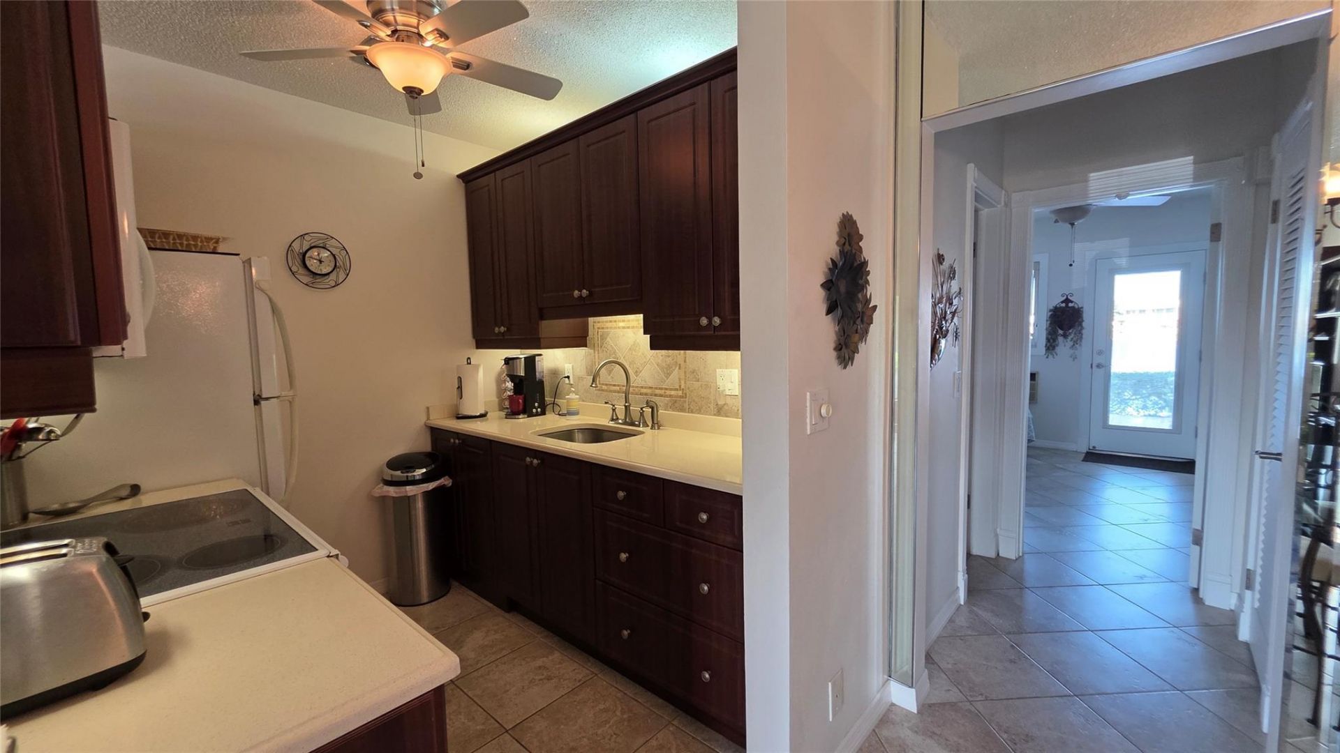 1030 SW 11th Street, Unit 5m, Hallandale Beach, FL 33009 Photo