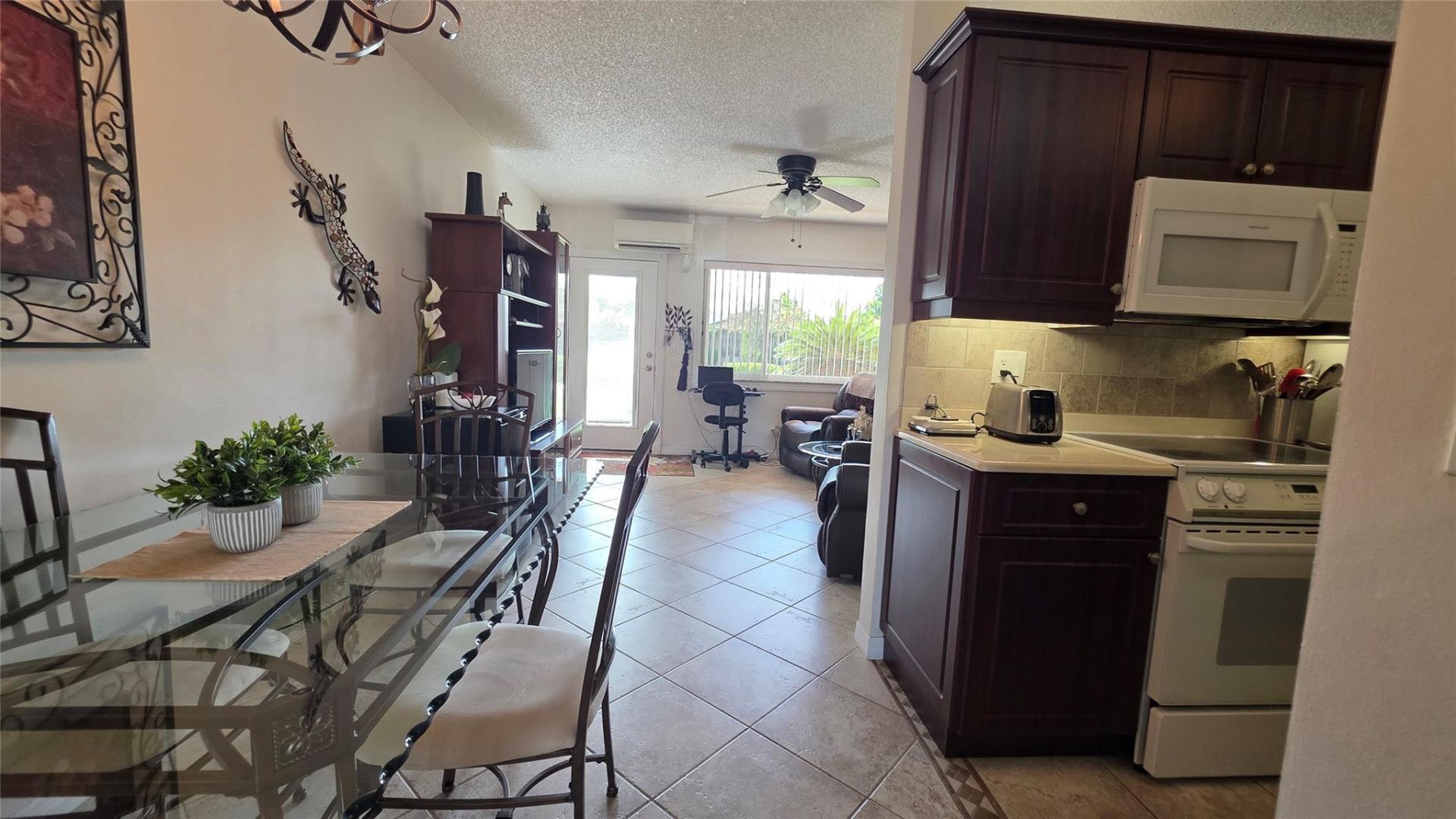 1030 SW 11th Street, Unit 5m, Hallandale Beach, FL 33009 Photo