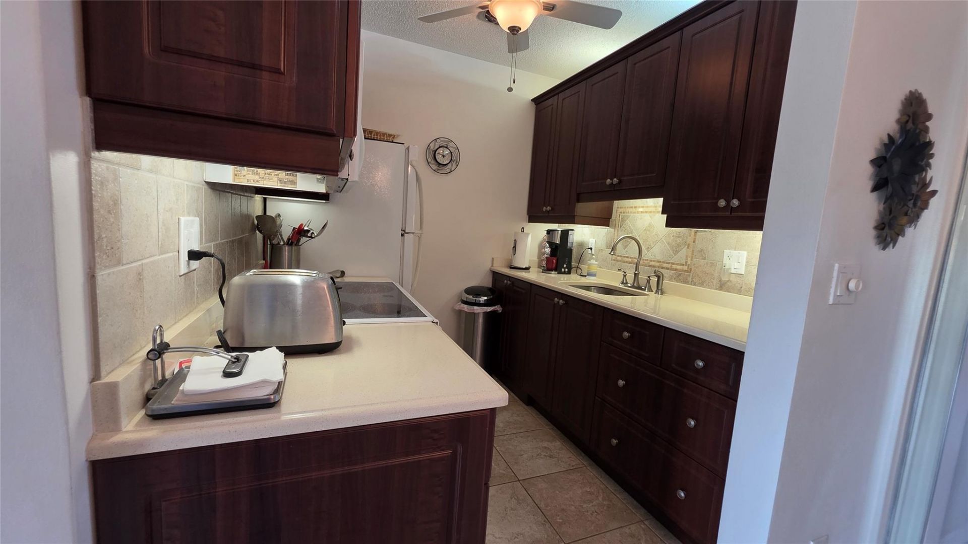 1030 SW 11th Street, Unit 5m, Hallandale Beach, FL 33009 Photo