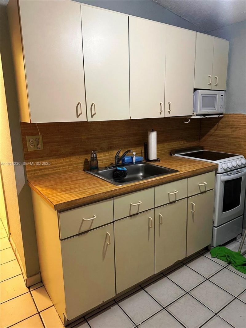 85 W 55th St, Unit EFFICI, Hialeah, FL 33012 Photo