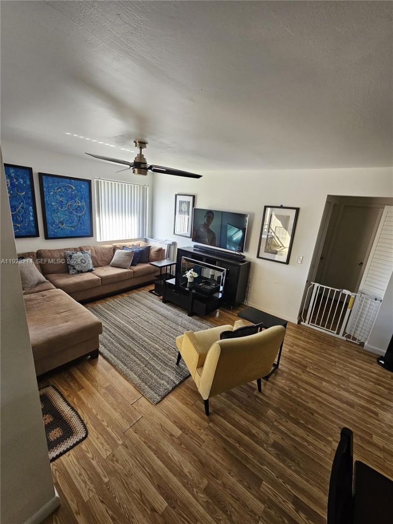 20160 NE 3rd Ct, Unit 8, Miami, FL 33179 Photo