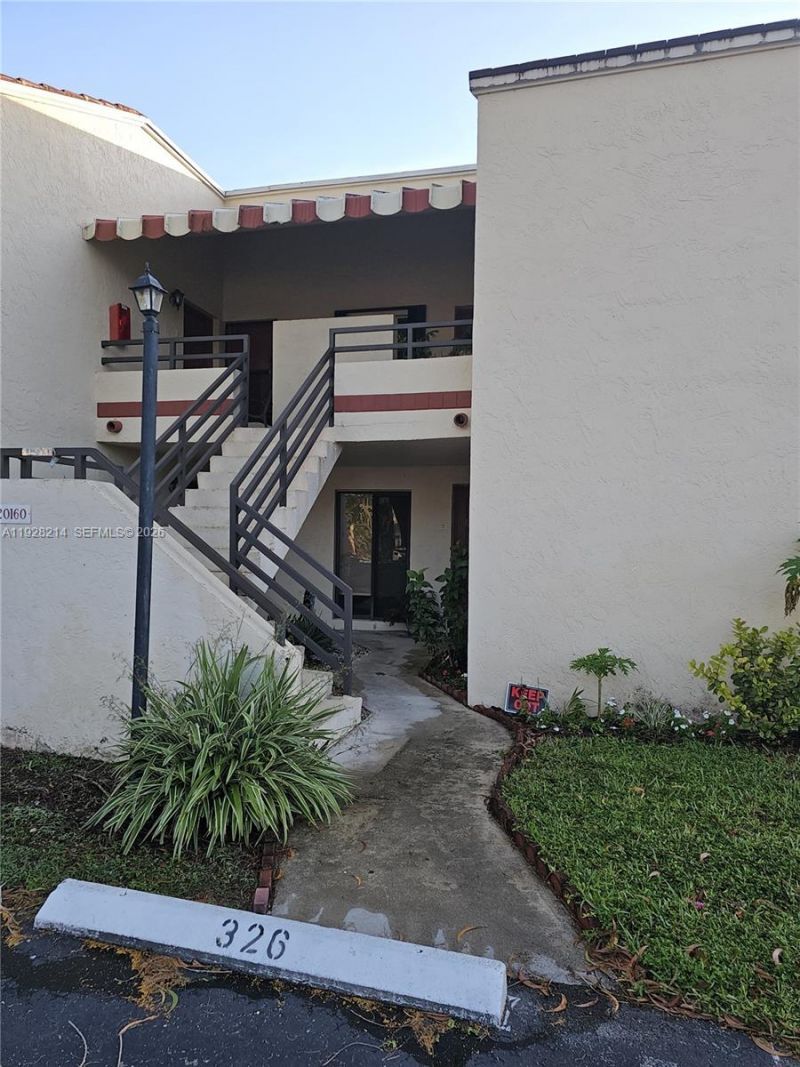 20160 NE 3rd Ct, Unit 8, Miami, FL 33179 Photo