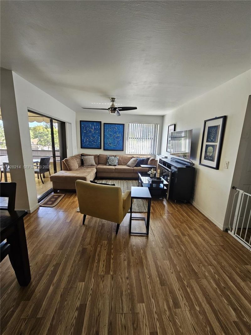 20160 NE 3rd Ct, Unit 8, Miami, FL 33179 Photo