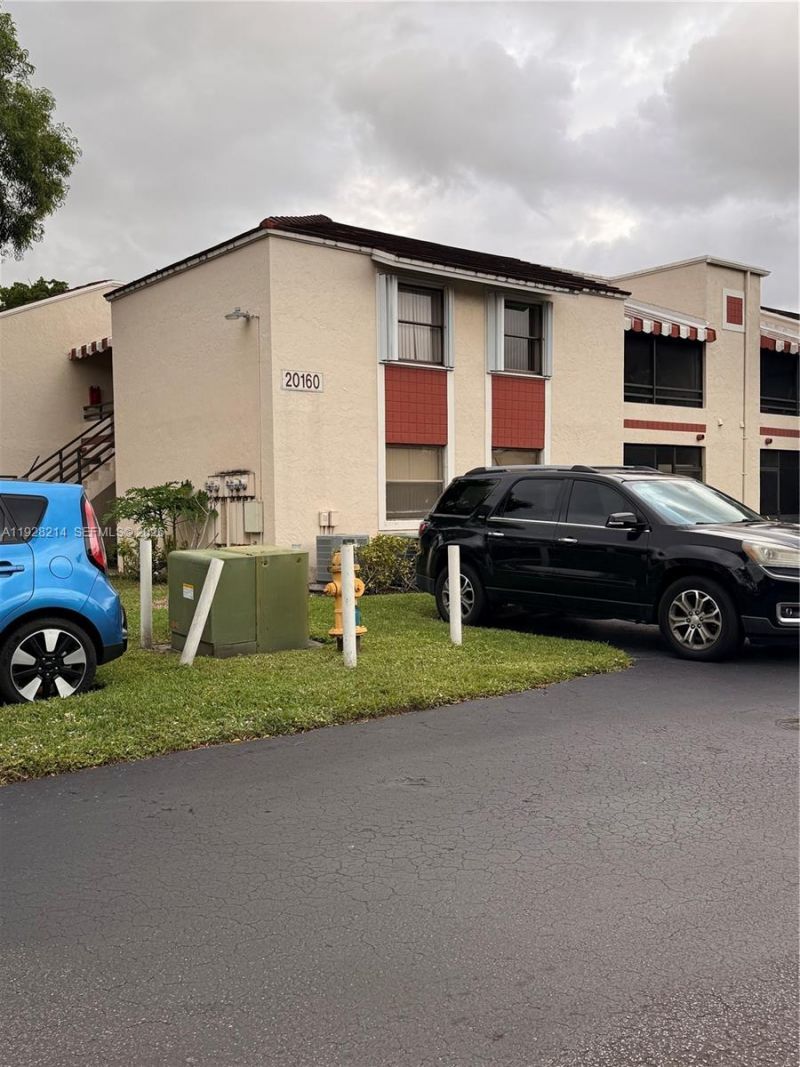 20160 NE 3rd Ct, Unit 8, Miami, FL 33179 Photo