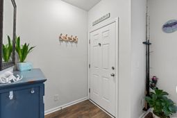 306 Castle Dr. photo 4