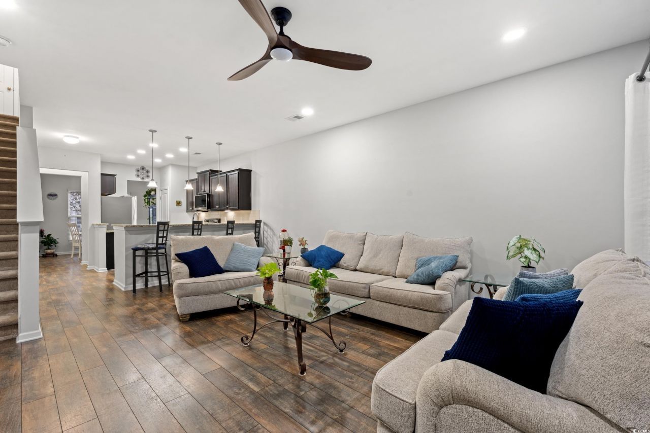 306 Castle Dr. Photo 4