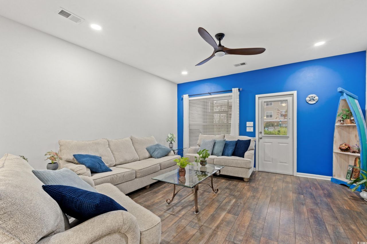 306 Castle Dr. Photo 6