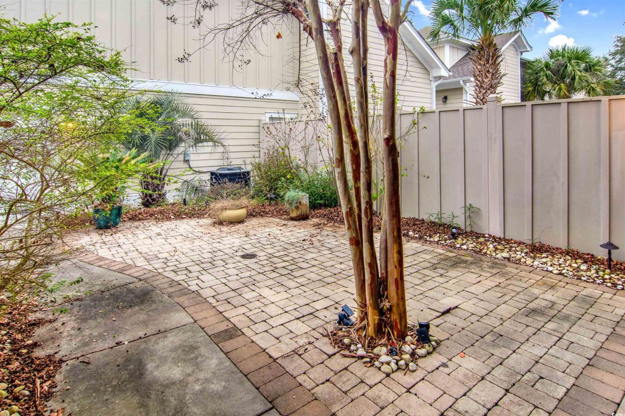 4910 N Market St. Photo 32