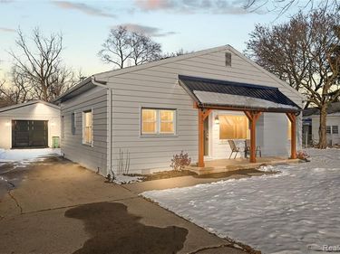 65 Algansee Drive, Troy, MI 48083