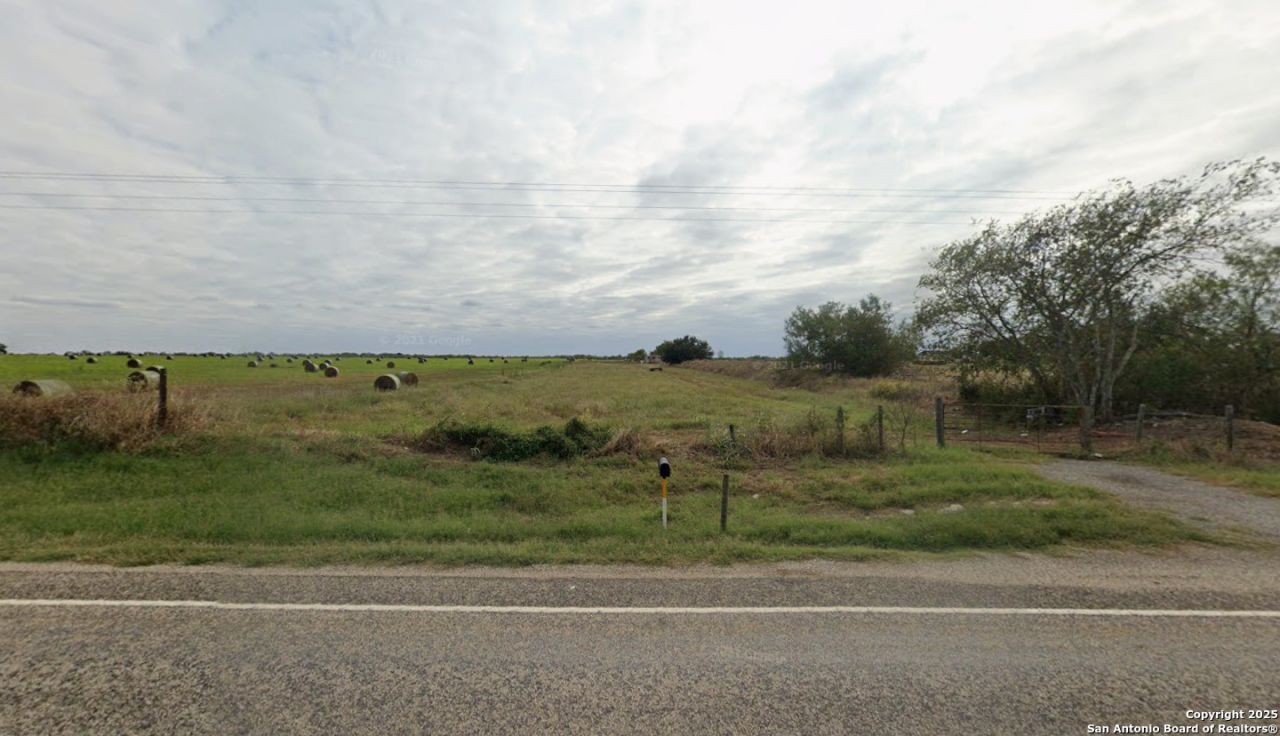 5466 Fm 462, Moore, TX 78057 Main Photo